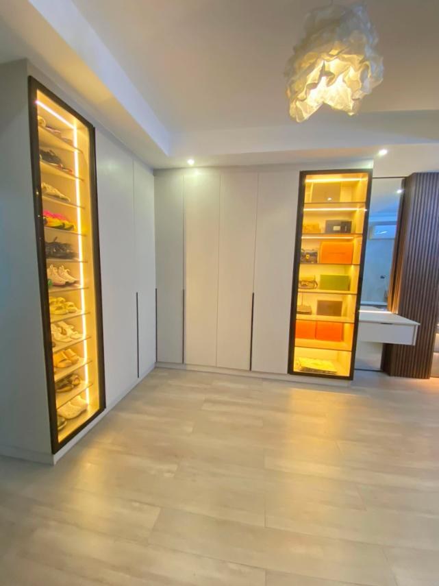 Walk-in closets by MS Gabaldon, project photo