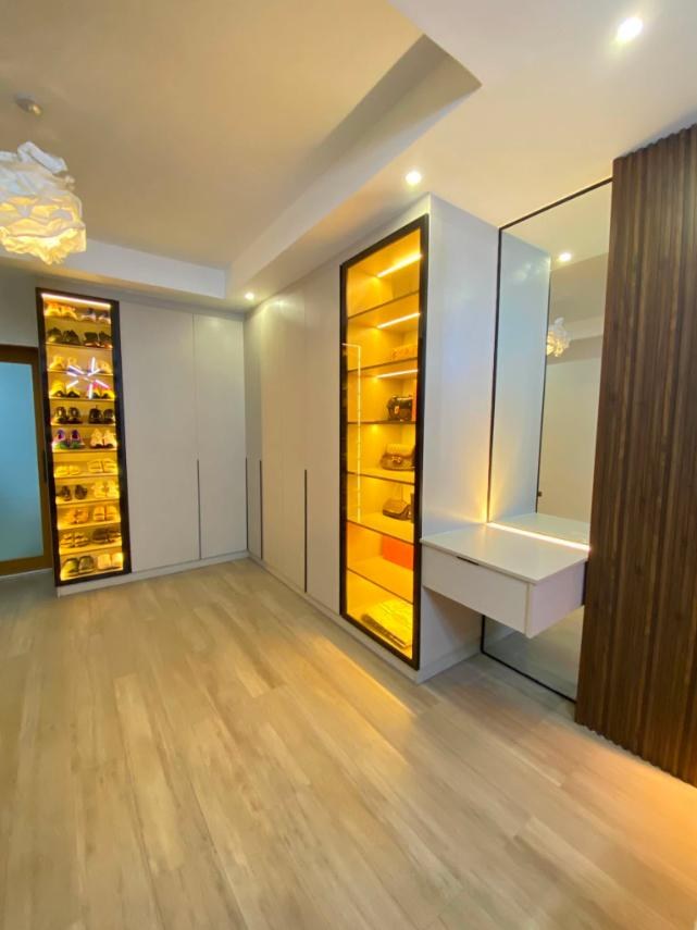 Walk-in closets by MS Gabaldon, project photo
